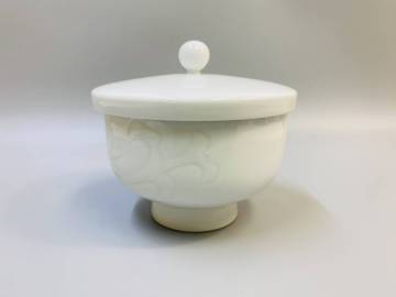【未使用品】人間国宝 井上萬二 有田焼 白磁 彫文 蓋付 汲出碗 湯呑茶碗