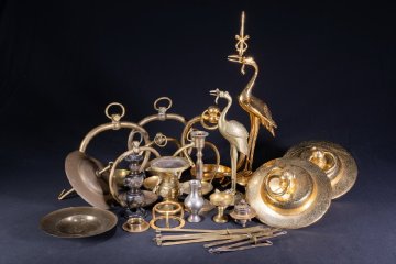 【珍品堂】1円から 仏壇 仏具 真宗大谷派 鶴亀 具足 金メッキ 花立 香炉 燭台 仏教美術 小物 仏飯器 まとめ売 重9100g M-B51T-CG3