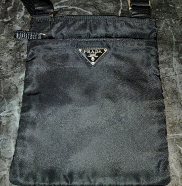 【美品・ギャラ付】PRADA プラダ VELA ナイロン ショルダーバッグ NERO ブラック B7792 斜め掛け 定番人気