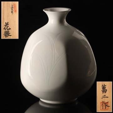 【流】井上萬二作 白磁麦彫花器 高29.5cm 共箱 UG787