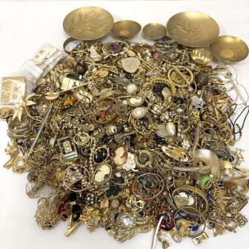 イミテーション ゴールド系のみ アクセサリー まとめ 大量 総重量 19kg ネックレス ピアス 指輪 イヤリング ブレスレット タイピン等