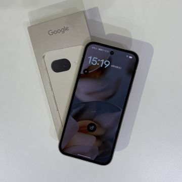 &theta;【バッテリー容量100％/動作確認済】Google pixel 9a docomo SIMロック解除済み ポーセリン 8GB 128GB ネットワーク判定○ S70232621252