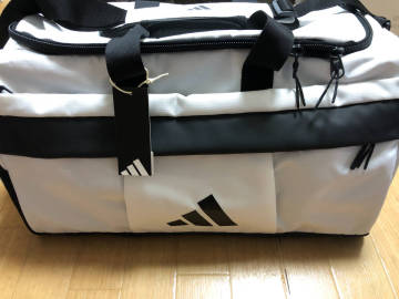 ・スピード発送 新品未使用 adidasGolf(アディダスゴルフ) ゴルフシューズポケット付き 大容量 多機能ダッフルバッグ JXV03(ホワイト)