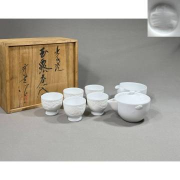 【風車】出石焼 山本秀壺 作 白磁 菊文彫 玉露 茶器揃▲共箱▲急須 湯冷まし 湯呑五客▲煎茶道具
