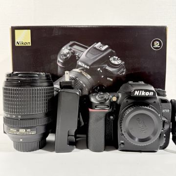 動作品 Nikon ニコン D7500 ボディ AF-S DX NIKKOR 18-140mm f/3.5-5.6G ED VR レンズキット 元箱 付き ショット数 9213枚