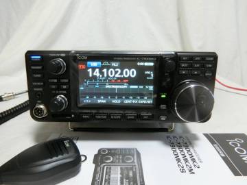 アイコム　ＩＣ－７３００ＭＫ２Ｍ　５０Ｗ　ＨＦ帯無線機　美品　中古品