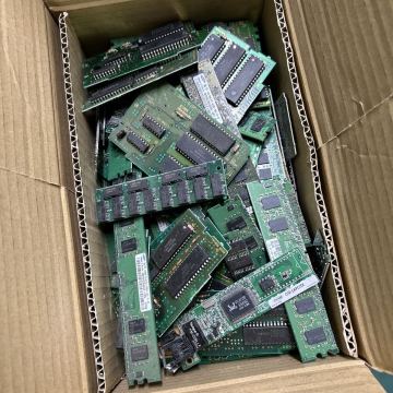 【都市鉱山】PCメモリー ゲームカセット基盤　3キロ　ジャンク　レアメタル抽出　金　銀　パラジウム　