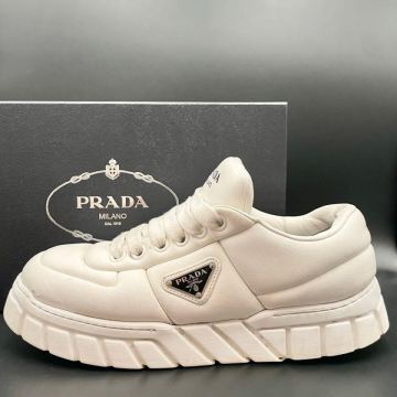 1円【王者の風格】PRADA プラダ パテッドレザー ダウンタウン スニーカー 靴 メンズ 三角ロゴ プレート レザー ホワイト 白 27.5cm相当