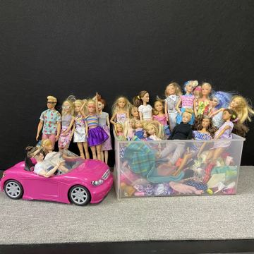 ●【売り切り】barbie バービー人形 25体まとめ売り！オープンカー 洋服付き！