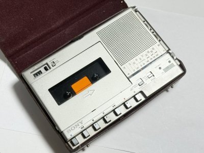 B8119●SONY CFM-800 FM/AM ラジオ カセットコーダー 蓋付き
