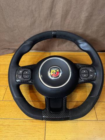 2019アバルト595コンペS4　純正ステアリング