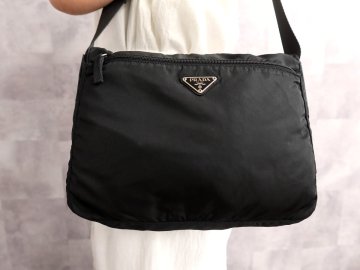 超美品●PRADA プラダ●三角ロゴプレート●ポコノ ナイロン カーフ レザー 本革●ショルダー バッグ●黒●SV金具●イタリア製●B5●Js68401