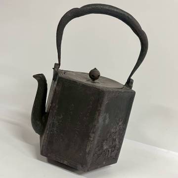 ■ 1円~【コレクター放出品】龍文堂 大國寿郎 造 六角鉄瓶 茶器 煎茶道具 金属工芸品 骨董品 当時物 量目約2350g 同梱不可 L181890