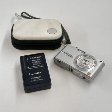 HH7【1円〜スタート！通電確認済 説明必読 直接引取無】Panasonic パナソニック LUMIX ルミックス 1:2.8-5.6/4.6-16.4 バッテリー付