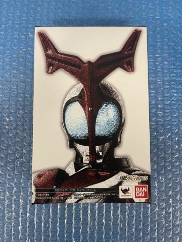 S.H.Figuarts 真骨彫製法 仮面ライダーカブト ハイパーフォーム 