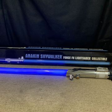 S699H 通電確認済み スターウォーズ アナキン・スカイウォーカー フォースFXライトセーバー コレクティブル 青 単三乾電池三本使用