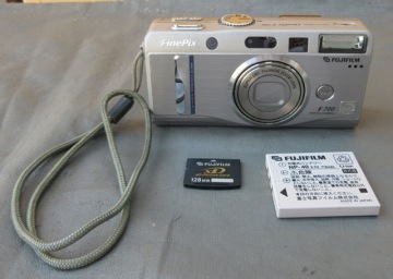 ☆激安☆FUJIFILM 富士フィルム FINEPIX F700 XDカード128MB/バッテリー付き ファインピクス デジタルカメラ デジカメ フジフィルム