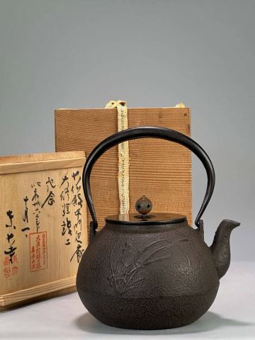 UJ7-23 煎茶道具　鉄瓶　東大寺　在銘　未使用　供箱　鉄壺
