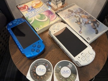 PSP3000 本体　ブルー　ホワイト　ジャンク　2台セット　ソフト３点