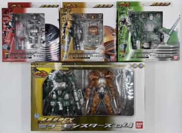 バンダイ　超合金 装着変身: 仮面ライダー龍騎/ 仮面ライダーシザース/ 仮面ライダーゾルダ/ EX ミラーモンスターズ04　4種SET　開封済中古