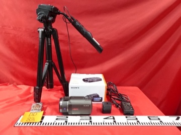 DD-83/Sonyソニー FDR-AX45 ビデオカメラ ハンディカム 4K リモコン三脚 VCT-VPR1付き 手ブレ補正ズーム 元箱付 動画撮影 動作OK 映像機器