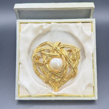 140☆ Yves Saint Laurent イヴサンローラン ブローチ アクセサリー パール ゴールド 美品
