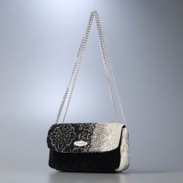 GT6977▼Think Bee! シンクビー！ ロゴメタル チェーンバッグ ショルダーバッグ フラップ 鞄 ブラック&times;アイボリー&times;ブラウン系