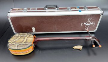 【江】伝統楽器 沖縄三味線 蛇皮三線 全長約79cm ケース付 古美術品(和楽器弦楽器) X2615 LTDBvkbw CTlarm