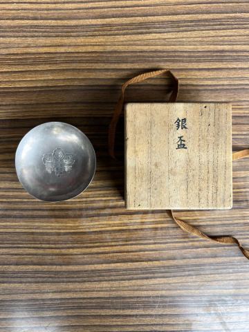 アンティーク 純銀記念杯 昭和時代功労表彰品 底に作家刻印入り 桐箱付 銀杯 純銀 銀盃 純銀製
