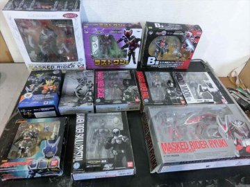 T【S0-59】【140サイズ】1円～/未検品/仮面ライダー フィギュア まとめてセット/ディケイド オーズ 龍騎 ダブル 他