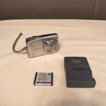 K07054◆1円スタート FUJIFILM/富士フイルム FINEPIX/ファインピクス F50 fd デジタルカメラ 動作確認済み 現状品◆