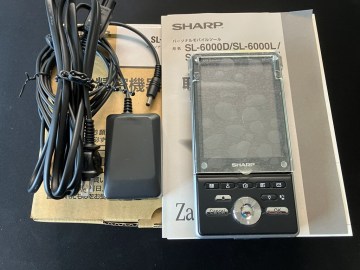 シャープ Zaurus SL-6000L 動作品（パーソナルモバイルツール、物理キーボード搭載）