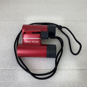 【Nikon】ACULON T02 8&times;21 双眼鏡 レッド レジャー ライブ 旅行 ストラップ付き