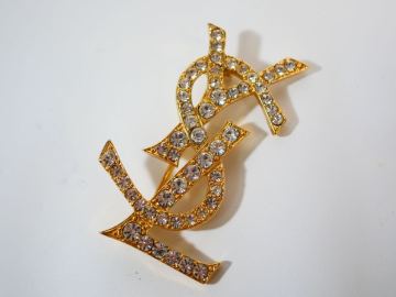 【825-13イ】YVES SAINT LAURENT イヴサンローラン YSL ロゴ ラインストーン ブローチ アクセサリー 