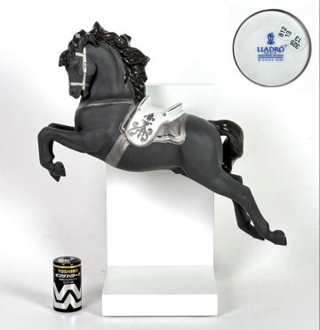 AZ-222 美品 リヤドロ LLADRO 01008720 「挑戦」 Re-Deco/Silver 馬 黒馬 プラチナ彩 フィギュリン 置物 オブジェ 台座付 ブックスタンド 