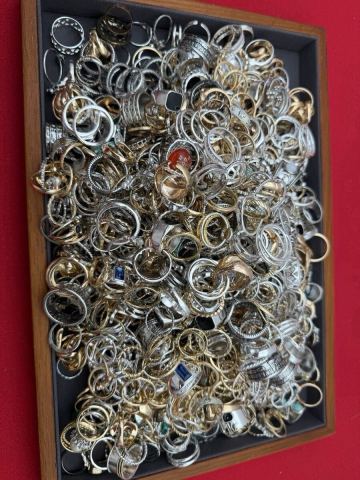 ★指輪 リング 大量まとめ 約3.2kg ゴールドカラー シルバーカラー 色石 アクセサリー ジャンク 部品取り