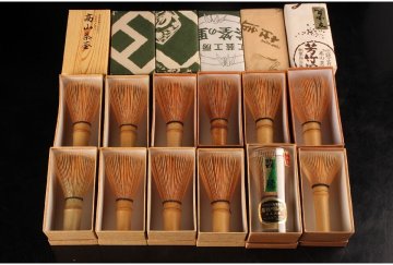 [URA]未使用品/茶筅18点まとめて/4-8-233　(検索)骨董/茶筌/茶道具/茶器/煤竹/茶釜/茶碗/茶箱
