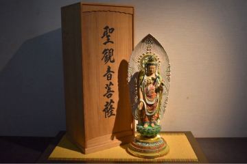 【GE】R86【コレクター所蔵品】《大名品》松本名慶 木彫彩色聖観音菩薩 共箱/仏教美術 仏像 佛 置物 骨董品 時代品 美術品 古美術品 ei