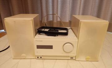 中古品 Pioneer X-CM32BT-W パイオニア ミニコンポ　音響　スピーカー　アンテナ付き　通電確認済み　CDデッキ