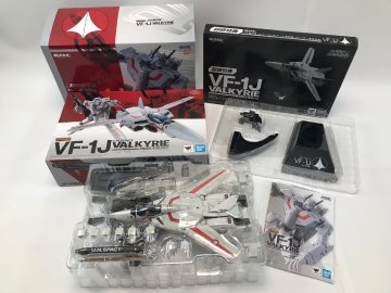 【4-5-1074】中古品 DX超合金 VF-1J バルキリー 一条輝機 初回限定版 マクロス バンダイ MACROSS VALKYRIE BANDAI 破損などあり