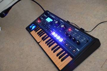 ■極太音源■Novation■MiniNova■鍵盤1箇所破損・黄ばみあり（現状品）■動作確認済■マイク＆AC付■ノベーション■