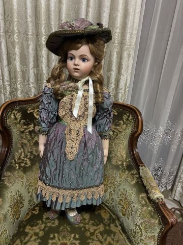 ◆ BRU.JNE/ブリュ・ジュン＊リプロ＊約75cm＊豪華衣装＊大型スタンド付き＊BELL CERANICSINC＊ビスクドール