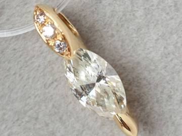 【10649P】K18 天然ダイヤモンド 0.57ct/0.02ct/0.9g ペンダントトップ