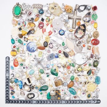 PH0801 1円 ペンダント チャーム 大量セット 約1kg 真珠 カラーストーン 多数 トップ ヘッド アクセサリー ジャンク