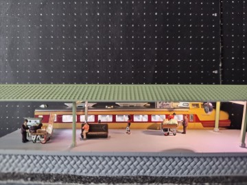 1/150 Nゲージサイズ LEDライトアップ　ケース付きジオラマ『釜めし売り』昭和の情景 信州本線 横川駅風 峠の釜めし 特急とき 1スタ