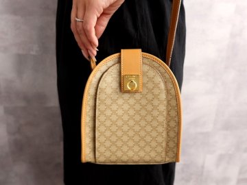 ●超美品●CELINE セリーヌ●マカダム●ガンチーニ●PVC カーフ レザー 本革●ショルダー バッグ●ベージュ●ゴールド金具●収納●Js70422