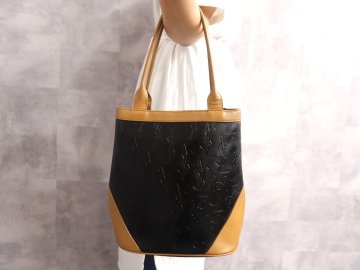 ●超美品●YSL Yves Saint-Laurent イヴ・サンローラン●エンボスロゴ●PVC カーフ レザー 本革●トート バッグ●黒 キャメル●B5●Js70526