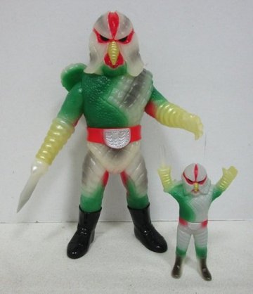 ■【現状渡し/ヘッダー等欠品】東映レトロソフビコレクション 仮面ライダーV3 ナイフアルマジロ（新色）＋ミニソフビ メディコム・トイ