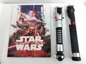 #1246　STAR WARS スターウォーズ 3点 スカイウォーカーの夜明け パンフレット クワイガンジン オビワンケノービ ライトセーバー レプリカ