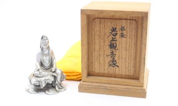 【ト静】★ 銀製 岩上観音像 銘有 size//約8.5cm&times;約6.5cm&times;約4.5cm 重量//約177g 共箱付 現状販売 高村光雲作 観音様 IA000GCG64